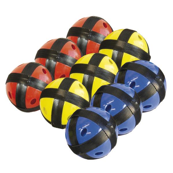 Bunte Kunststoff-Boccia-Bälle in Rot, Gelb und Blau mit schwarzem Riemen, 9 Stück.