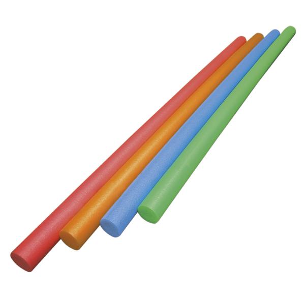 Bunte Schwimmnudel in Rot, Orange, Blau und Grün, ideal für Schwimmen.
