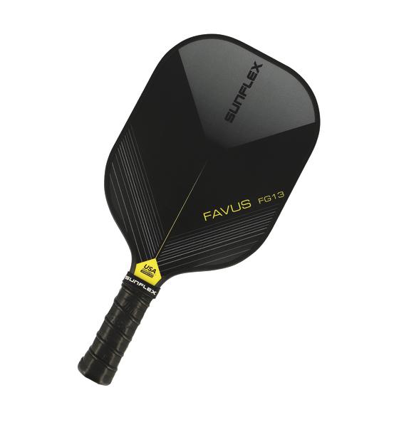 Schwarzer Sunflex Favus FG13 Pickleball-Schläger mit Griff und gelben Akzenten.