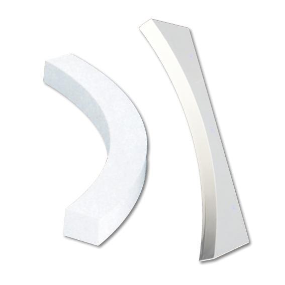 Zwei weiße gebogene Abstoßbalken für Kugelstoßen.