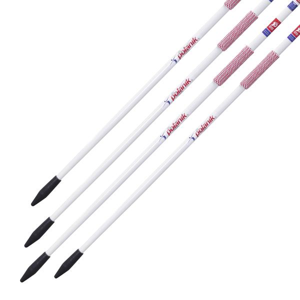 Weiße Speere mit schwarzen Spitzen und rotem Griffband für Sport und Training.