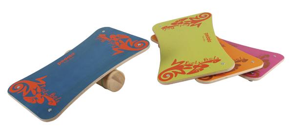 Balancierbretter in verschiedenen Farben mit rutschfester Oberfläche und Holzrolle für Gleichgewichtstraining.