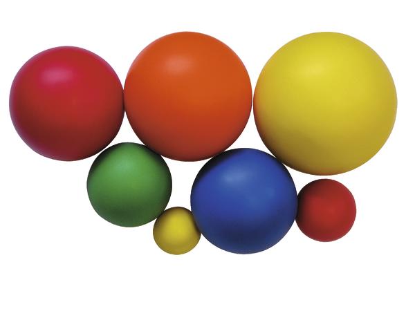 Bunte Gymnastikbälle in verschiedenen Größen auf weißem Hintergrund.