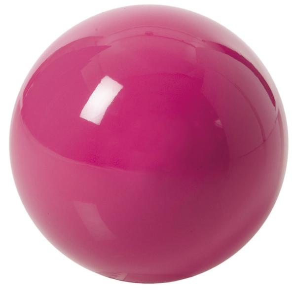 Glänzender pinkfarbener Ball mit glatter Oberfläche vor weißem Hintergrund.