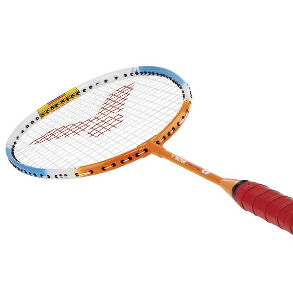 Victor Badmintonschläger Training in Weiß, Blau und Orange mit bespanntem Schlägerkopf vor weißem Hintergrund.