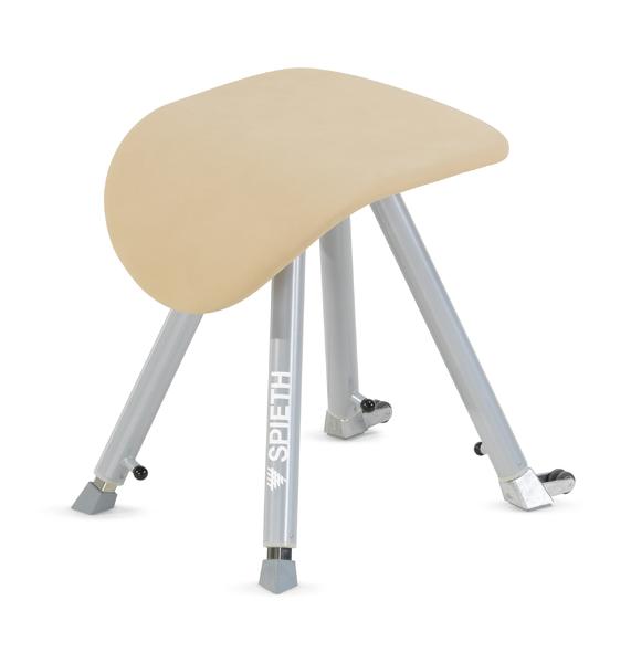 Hocker mit dreibeinigem Metallgestell und ergonomischem Holzsitz, Sportgerät von Spieth.