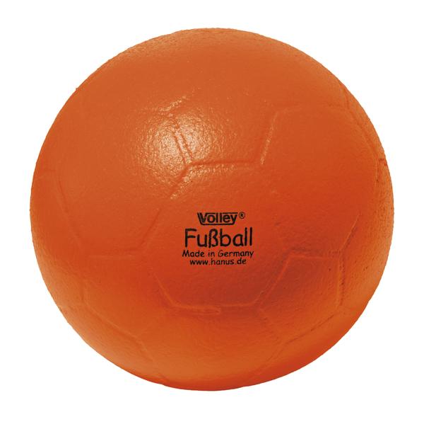 Orange Handball mit geprägtem Fußballmuster und deutscher Herstellungsangabe.