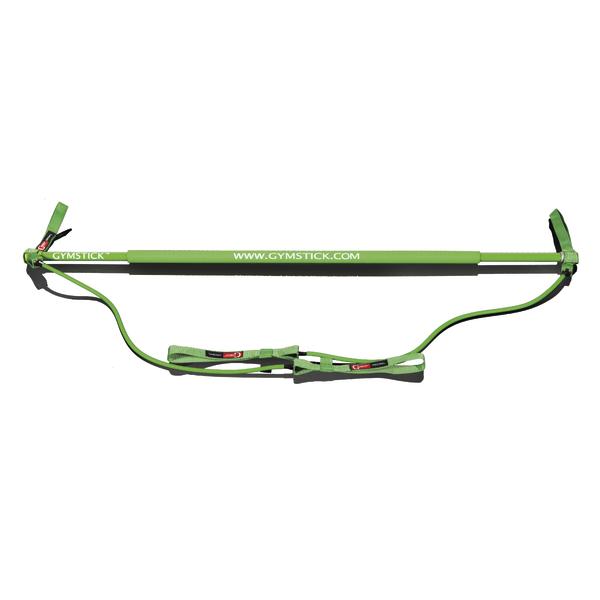 Grüner Gymstick mit Widerstandsbändern und Schlaufen für Fitnessübungen auf weißem Hintergrund.