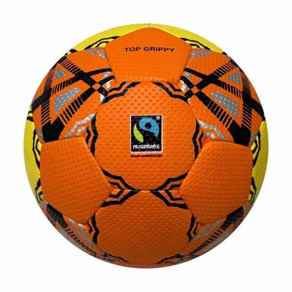 Orange-gelber Handball mit Fairtrade-Siegel, strukturierter Top-Grippy-Oberfläche sowie schwarzen und silbernen Designelementen.