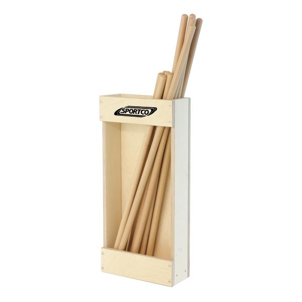 Holzständer mit Gymnastikstäben, Sportco Wandhalter für Turnstäbe.
