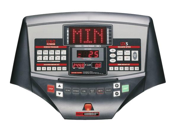 Bedienfeld eines Laufbandes mit digitaler Anzeige und verschiedenen Trainingsprogrammen.