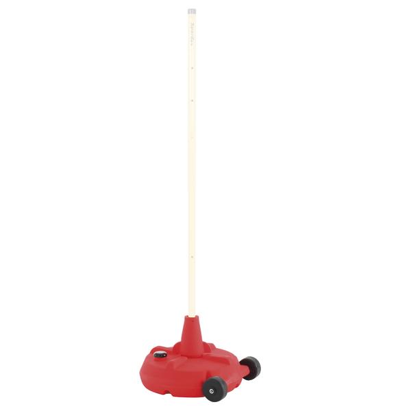 Multi Spielpfosten mit langem Holzgriff und zwei schwarzen Rollen.