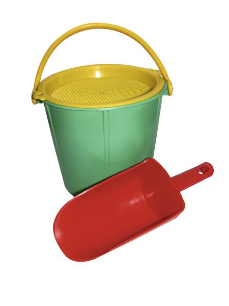 Grüner Sandspielzeug-Eimer mit gelbem Deckel und rotem Schaufelspielzeug für Kinder.