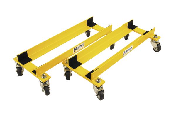 Gelbe Bänfer® Fahreinrichtung UNIVERSAL für den Transport eines Pauschenpferdes sowie eines Schwebebalkens.