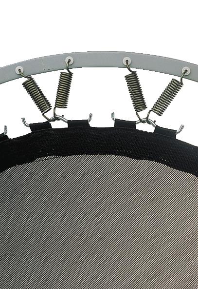 Trampolin-Federn und Sprungtuch an einem runden Fitness-Trampolin, weißer Rahmen.
