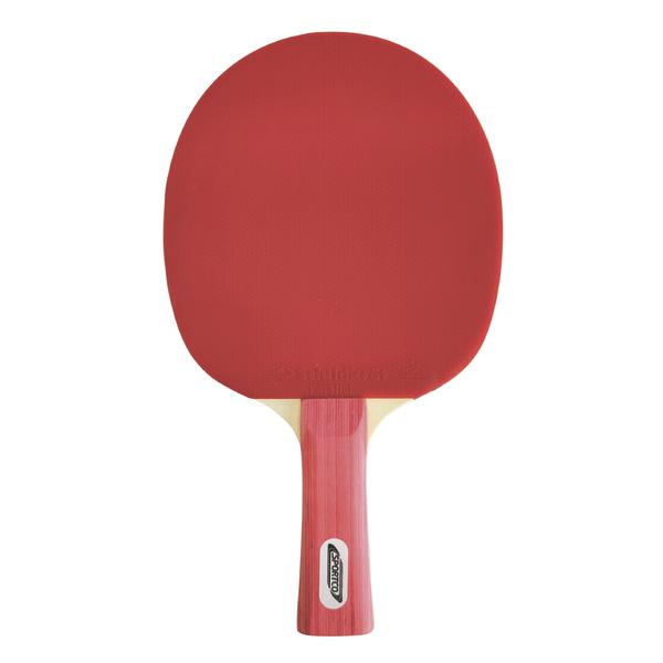 Tischtennisschläger mit rotem Belag und Holzgriff, isoliert auf weißem Hintergrund.