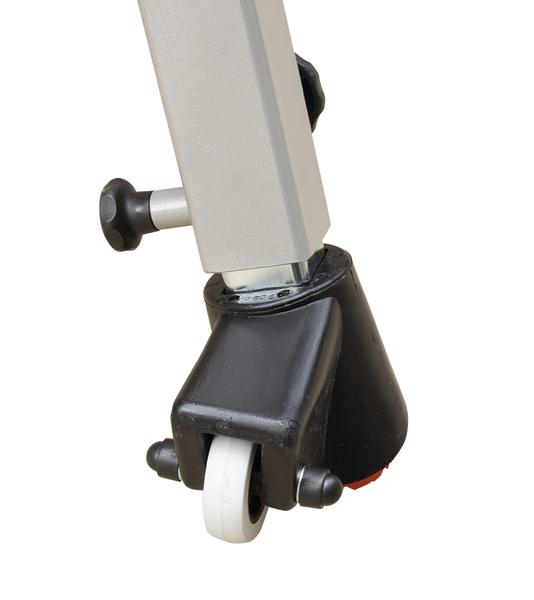 Rollfuß mit weißem Rad und schwarzer Halterung an einem Metallgestell, Nahaufnahme.