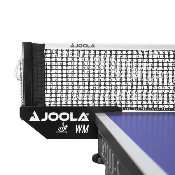 Tischtennisnetz und Tisch von JOOLA in Nahaufnahme, schwarz-blaues Design, ITTF-zertifiziert.