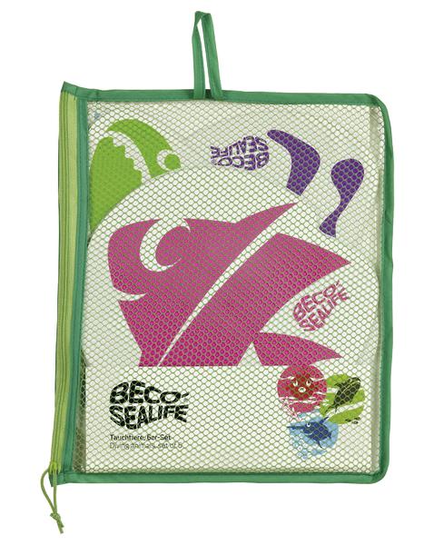 Taucherflossen-Set in grün, pink und lila in grünem Netzbeutel verpackt.