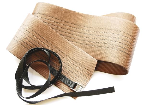 Robuster Hebegurt aus Nylon mit schwarzem Sicherungsband für schwere Lasten.