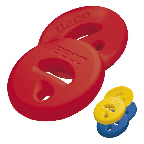 Rote, gelbe und blaue Schwimmhilfen von BECO für Wassersport und Schwimmtraining.