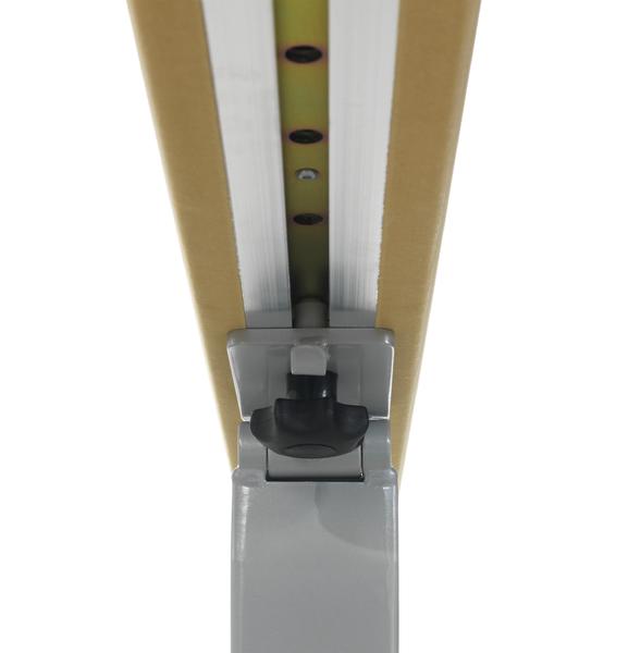 Höhenverstellbare Beine mit Metallprofil und Schraubmechanismus von Schwebebalken.