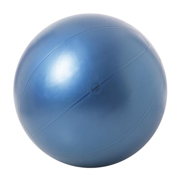 Blauer Gymnastikball aus Kunststoff für Fitness und Physiotherapie, isoliert auf weißem Hintergrund.