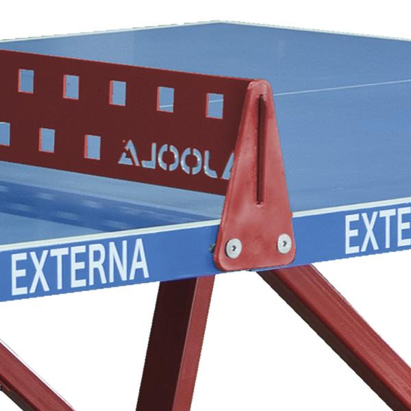 Tischtennisplatte Externa mit blauem Spielfeld und rotem Netzgestell von Joola.