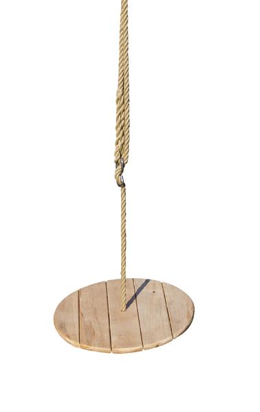 Runde Holzschaukel mit Seilaufhängung vor weißem Hintergrund