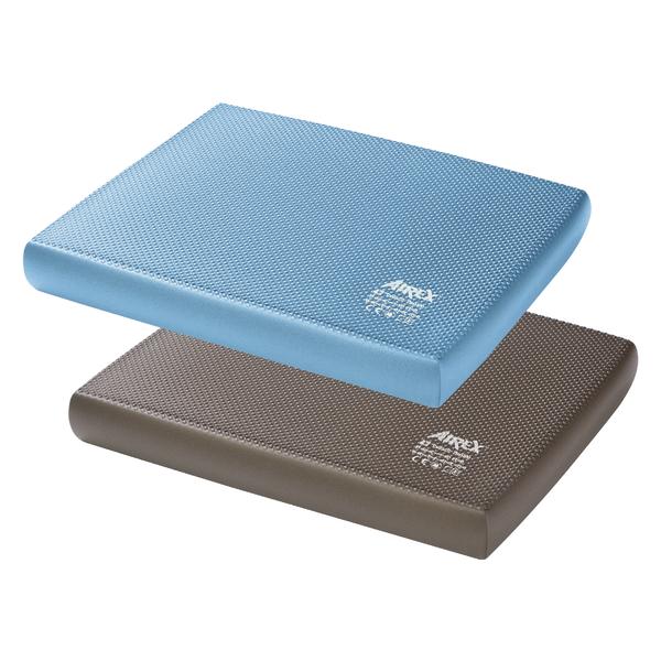Graue und blaue Airex Balance-Pads für Fitness und Gleichgewichtstraining.