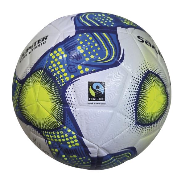 Weißer JUPITER Semi Hybrid Fußball mit blau-neongrünem Grafikdesign und sichtbarem FAIRTRADE-Siegel