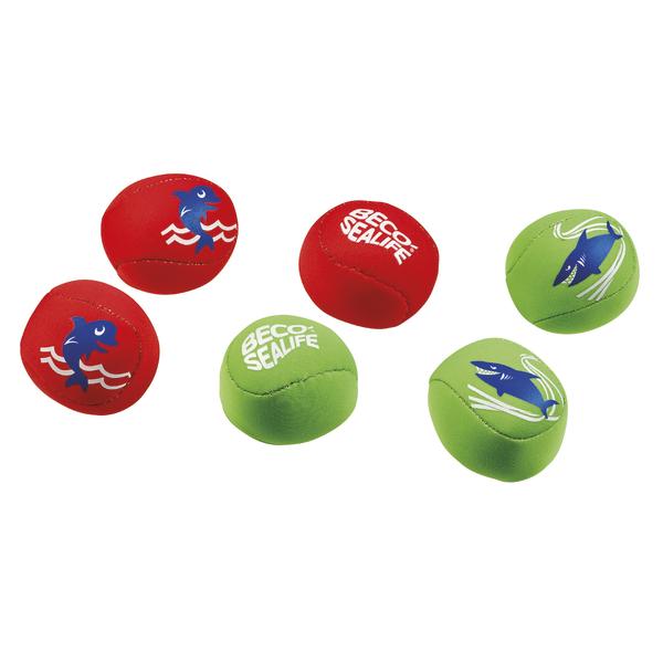 Rote und grüne Wasserbälle mit Meeresmotiven und "BECO SEALIFE" Schriftzug.