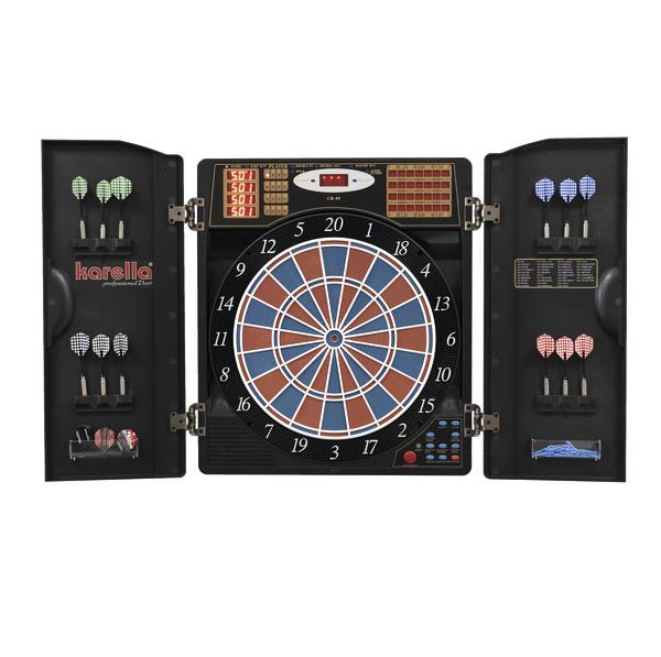 Elektronische Dartscheibe mit Pfeilen und digitaler Anzeige in schwarzem Gehäuse.