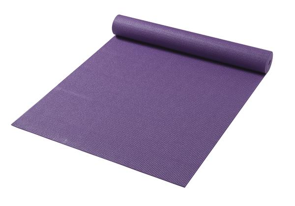 Lila Yogamatte aus rutschfestem Material, teilweise aufgerollt, ideal für Fitness und Yoga.