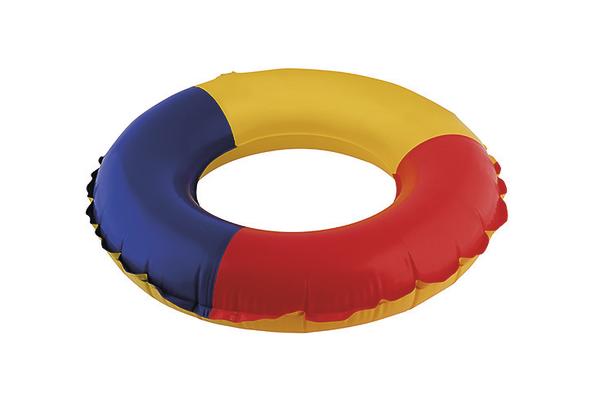 Aufblasbarer Schwimmring in den Farben Blau, Rot und Gelb, ideal für Wasserspaß.