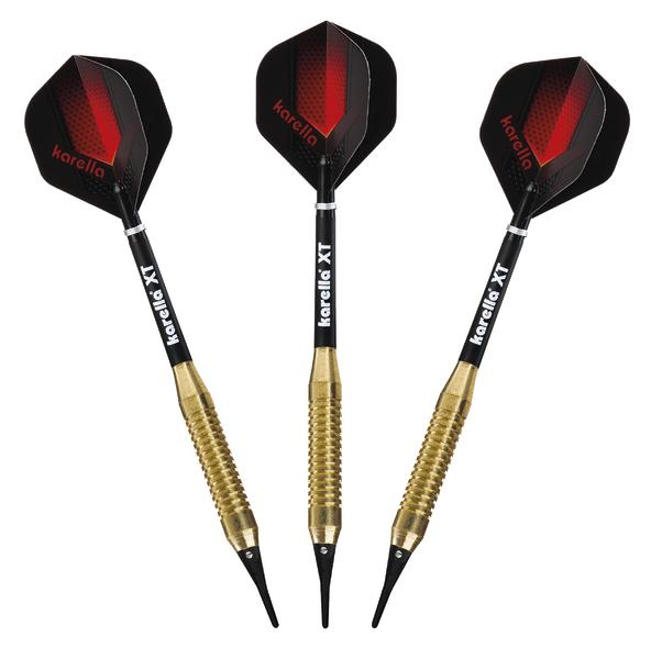 Drei schwarze und rote Karella XT Soft-Darts mit goldenen Griffen und schwarzen Spitzen.