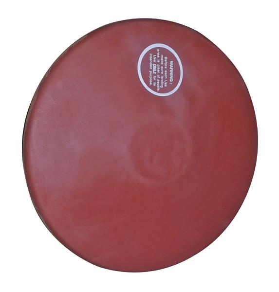 Roter Gummiball mit Warnhinweis, isoliert auf weißem Hintergrund.