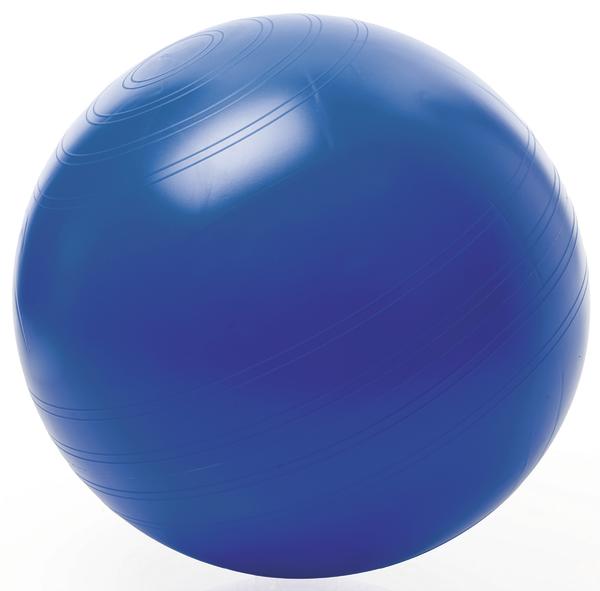 Blauer Gymnastikball aus Kunststoff für Fitness und Physiotherapie, isoliert auf weißem Hintergrund.