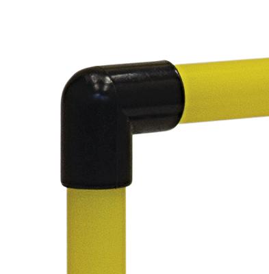 Gelbes Rohr mit schwarzem 90-Grad-Kunststoffverbinder von Trainingshürde Jump.