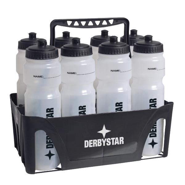 chwarzer DERBYSTAR Flaschenträger mit acht weißen Trinkflaschen und praktischem Tragegriff. Die Flaschen haben schwarze Verschlüsse und ein beschriftbares Namensfeld.