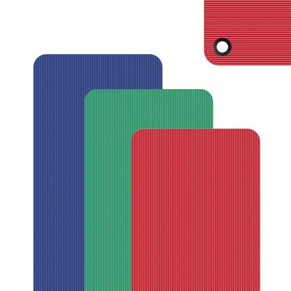 Drei bunte, gestreifte Gymnastikmatten in Blau, Grün und Rot mit abgerundeten Ecken.