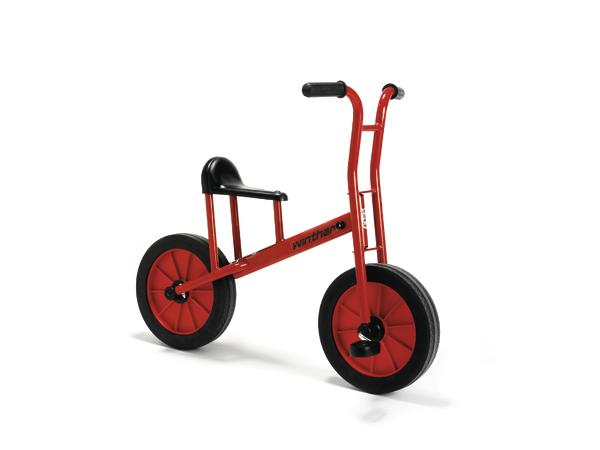 Rotes Laufrad mit schwarzem Sitz und Reifen, ideal für Kleinkinder zum Gleichgewichtstraining.