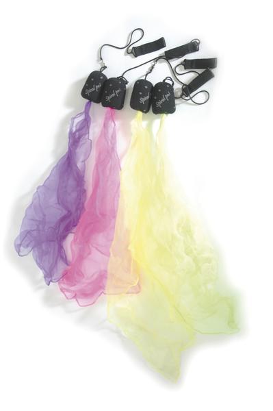 Vier bunte Jonglier-Tücher mit schwarzen Griffen und Bändern, in Lila, Pink, Gelb und Hellgrün.