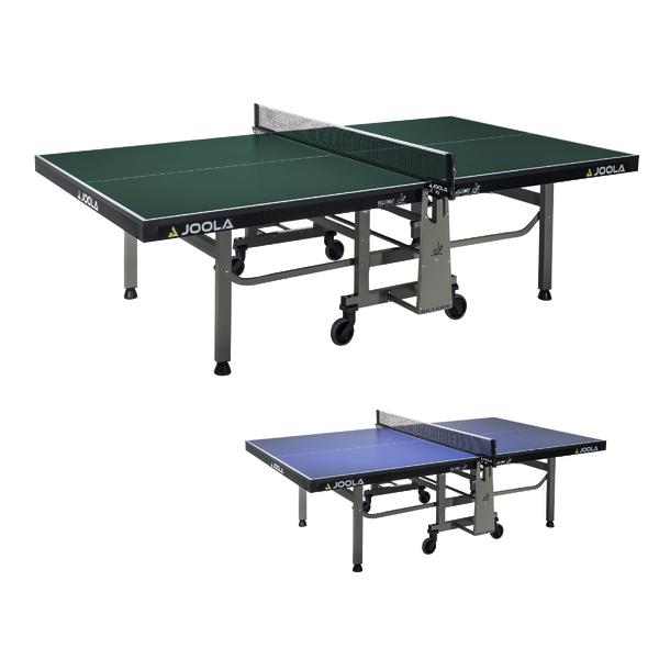 Blauer JOOLA Tischtennistisch mit Netz, klappbar und mobil auf Rollen.