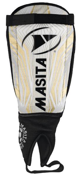 Weißer Masita Schienbeinschoner mit schwarzem Logo und verstellbarem Klettverschluss.