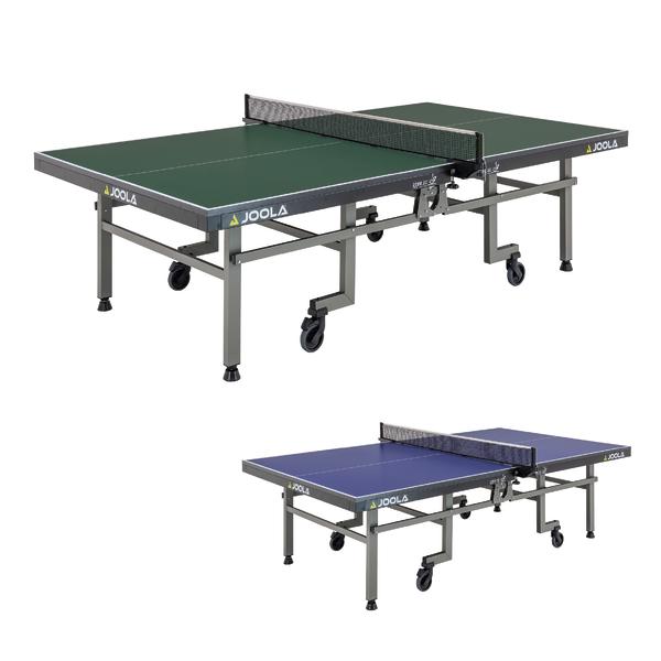 Grüner und blauer JOOLA Tischtennistisch mit Netz und Rollen für Indoor-Spiele