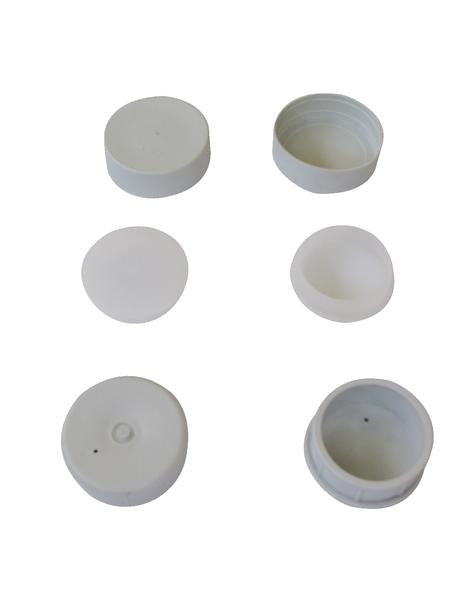 Zwei silberne Volleyballpfosten mit Umlenkrollen, Netzhaken und Spannvorrichtung.