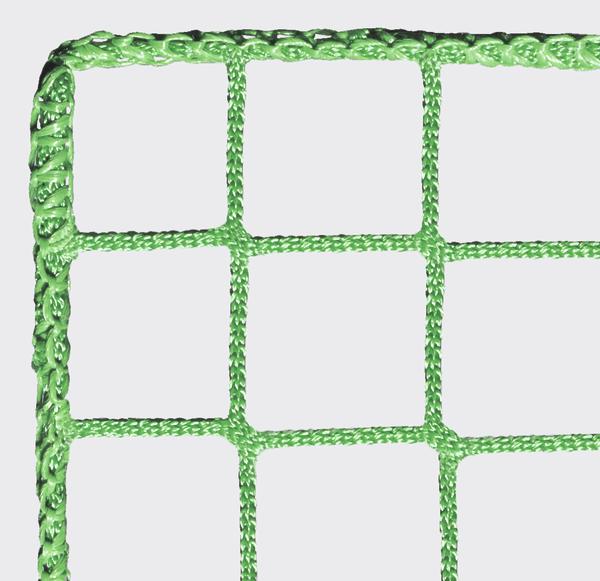 Grünes, robustes Netz mit quadratischen Maschen, ideal für Sport oder Schutz.
