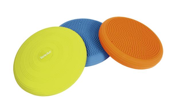 Bunte Balancekissen in Gelb, Blau und Orange für Fitness und Gleichgewichtstraining.