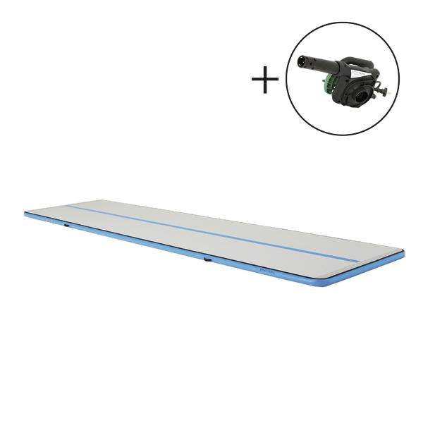 Aufblasbare Airtrack Matte in Weiß und Blau für Gymnastik und Training, isoliert auf weißem Hintergrund.
